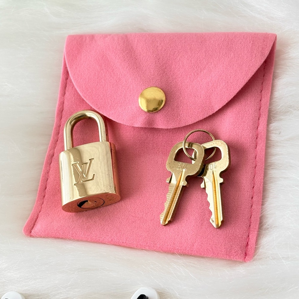 Louis Vuitton Padlock And Key #304 - Picture 4 of 11